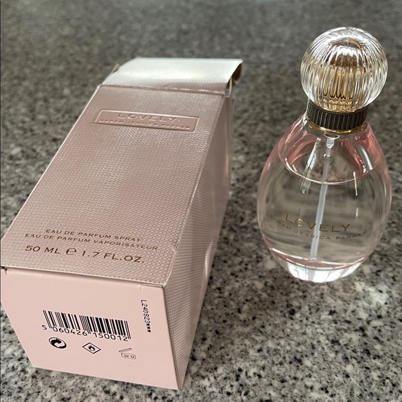 Lovely Eau De Parfum Spray by Sarah Jessica Parker 1.7 fl oz - Picture 3 of 3